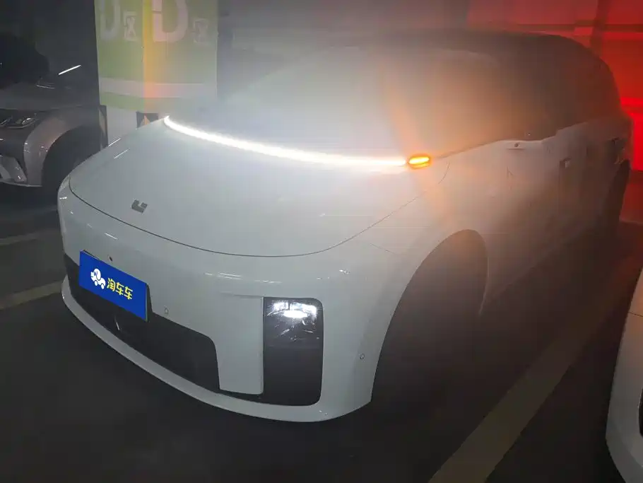 Li Auto Li i8 2025 2025 Standard Edition