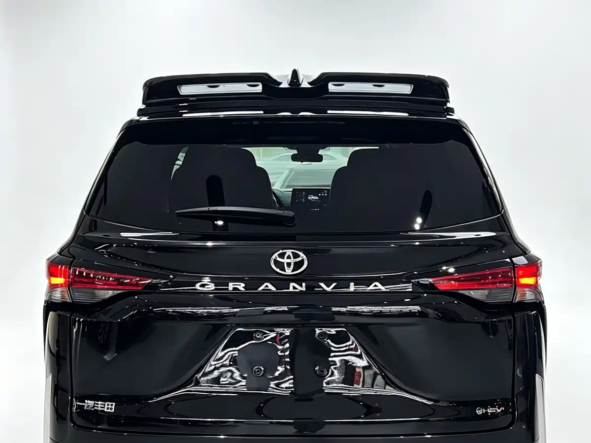 Toyota Granvia 2026 Model 2.5L Hybrid Luxury Edition фото 5