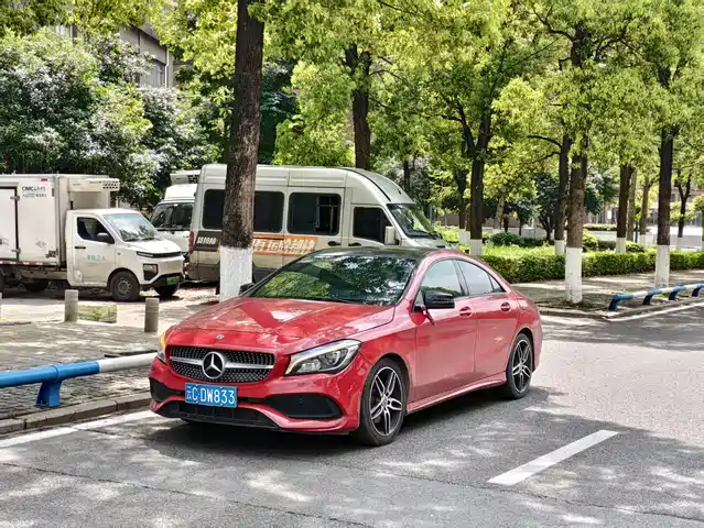 MERCEDES-BENZ CLA