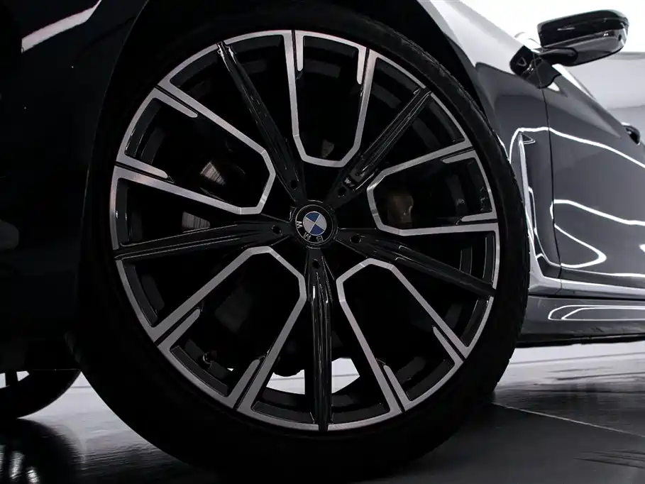 BMW 7 Series 2022 740Li xDrive Executive M Sport Package фото 17