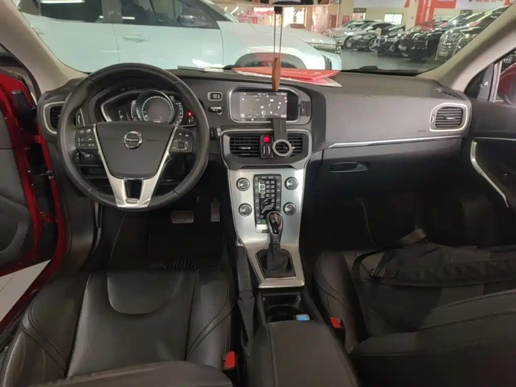 Volvo V40 2018 2017 T3 R-Design