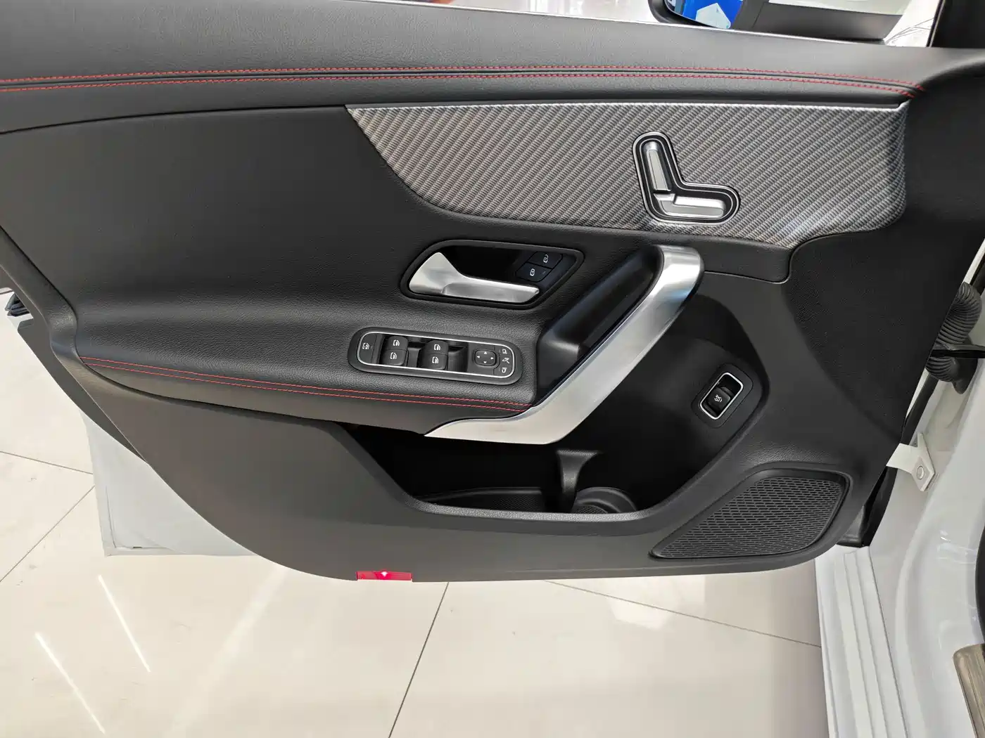 Mercedes-Benz A-Class 2024 A 200 L Fashion Edition фото 13