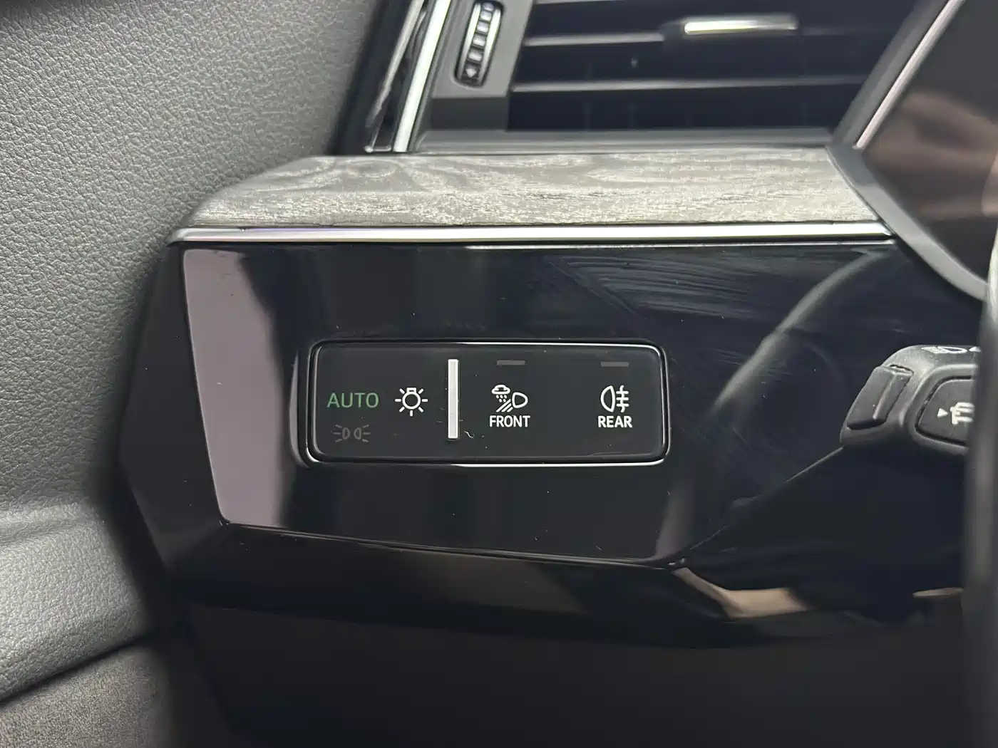 Audi e-tron (Import) 2019 55 quattro Technology фото 8