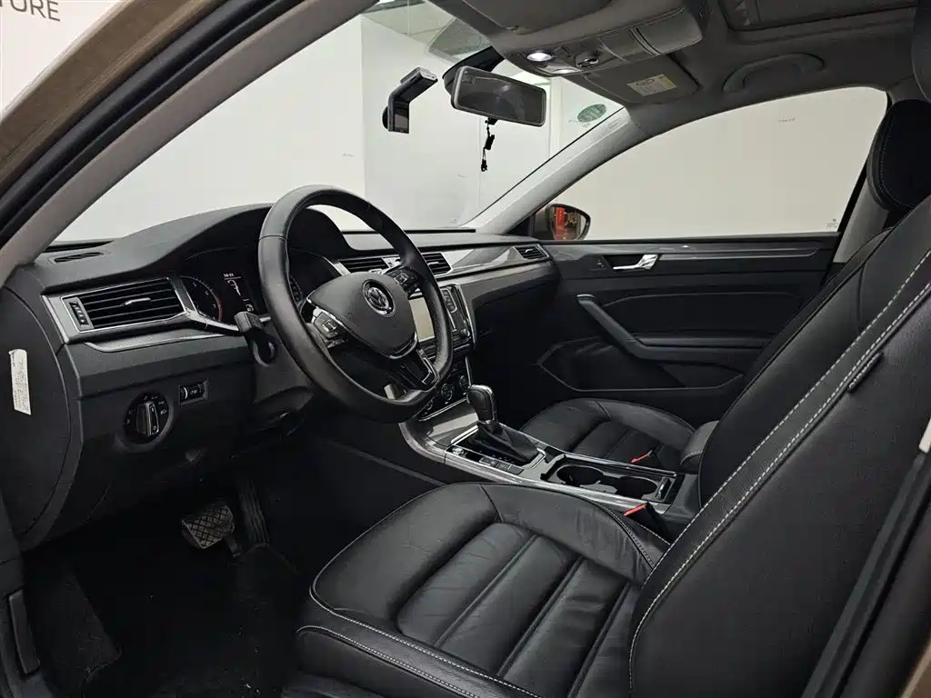 Volkswagen Passat 2017 330TSI DSG Prestige фото 6