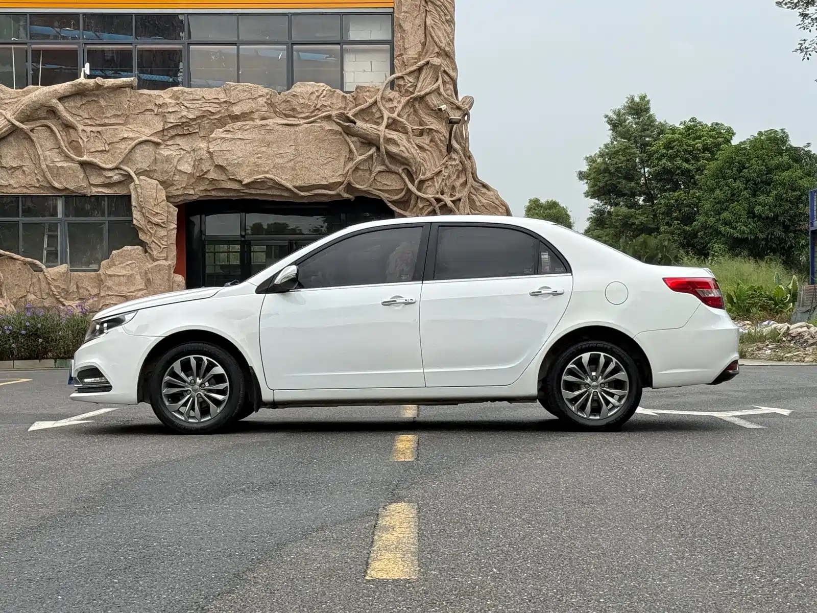 Фото 4 - Geely Vision