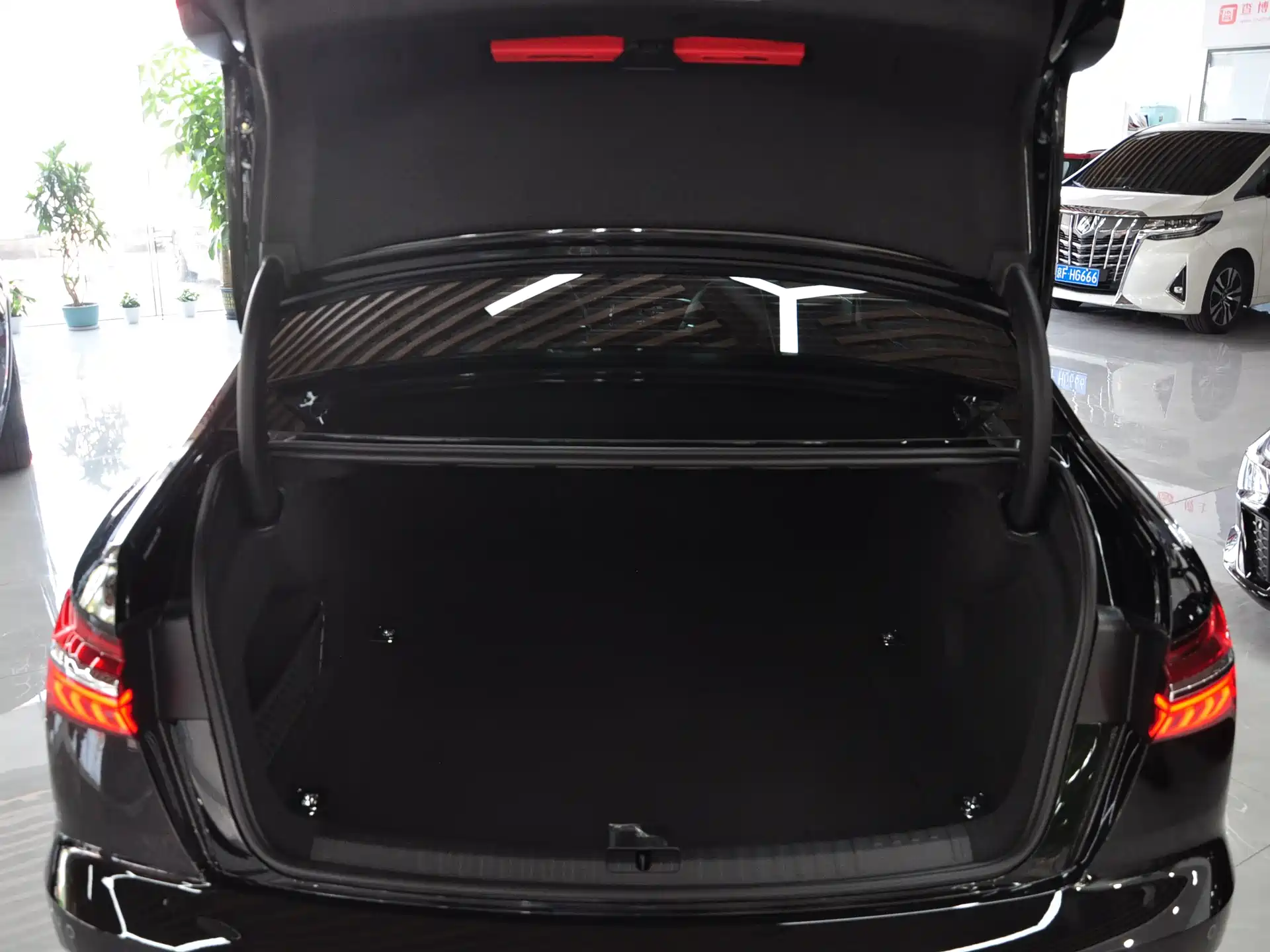 Фото 14 - Audi A6L