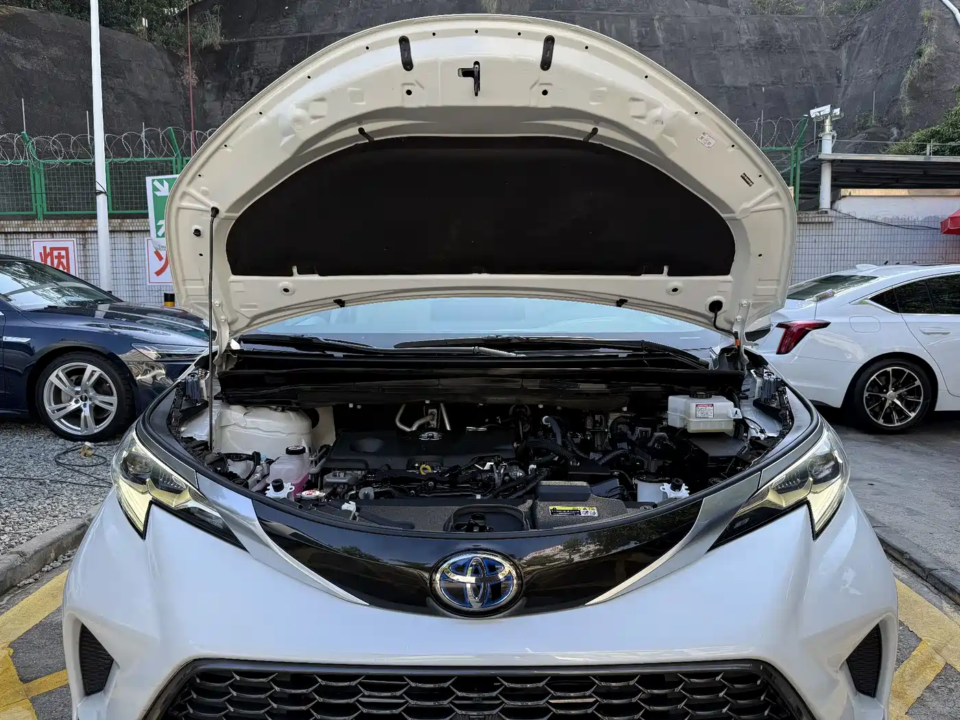 Toyota Granvia 2024 2.5L Hybrid Premium PLUS фото 21