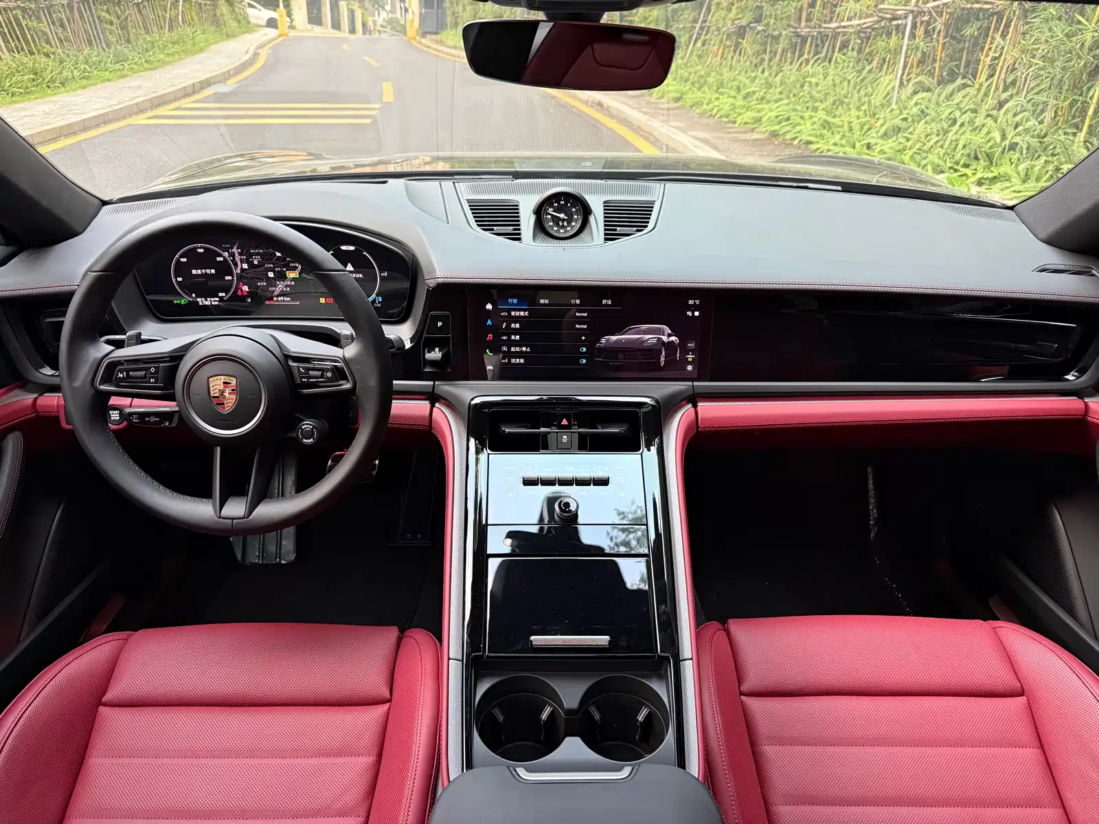 Photo 10 - Porsche Panamera