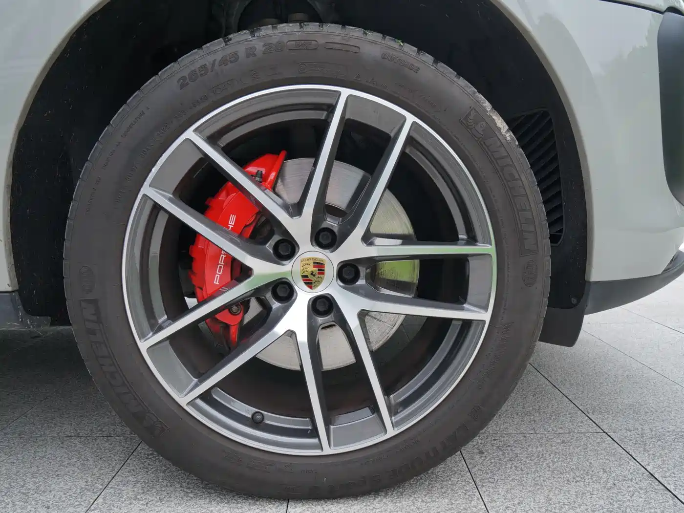 PORSCHE MACAN