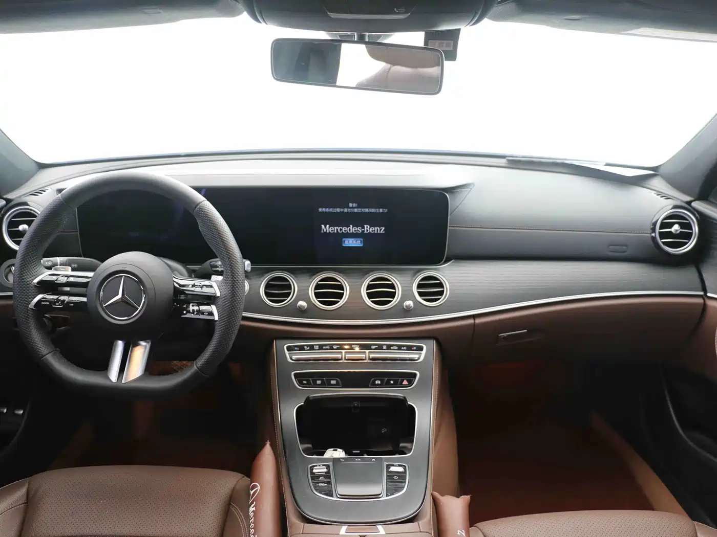 Mercedes-Benz E-Class New Energy 2023 E 350 e L Plug-in Hybrid Sport Sedan фото 8