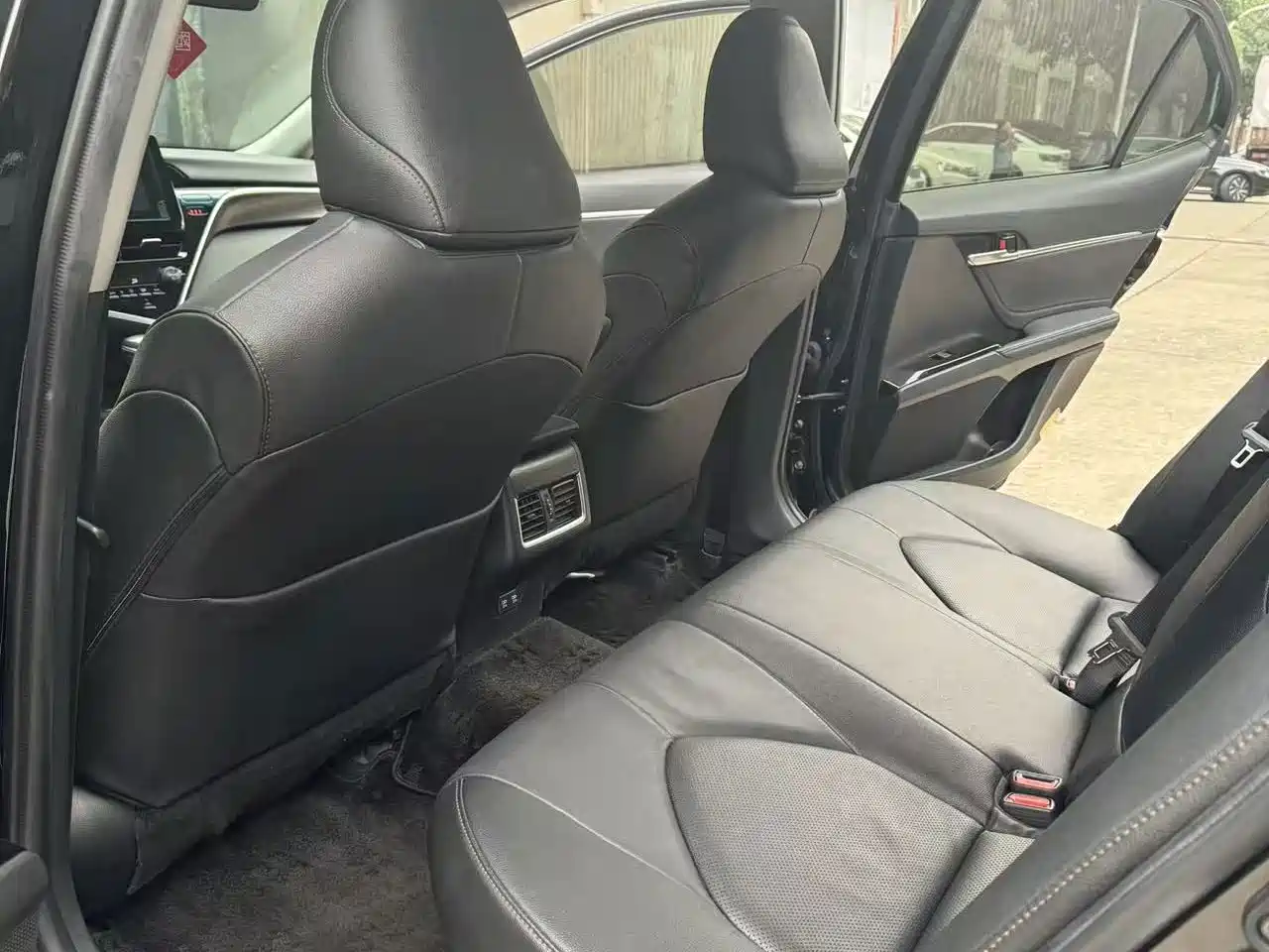 Photo 6 - Toyota Camry