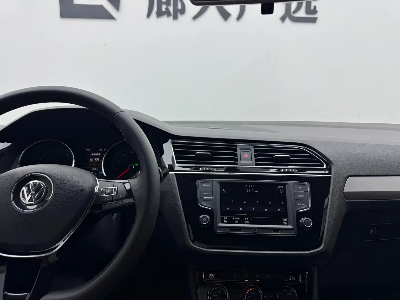 Volkswagen Tiguan L 2017 330TSI Automatic 2WD Comfort Edition фото 11
