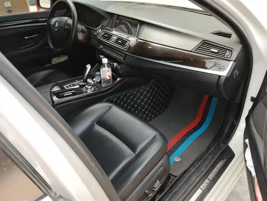 BMW 5 Series 2014 525Li Leading фото 8