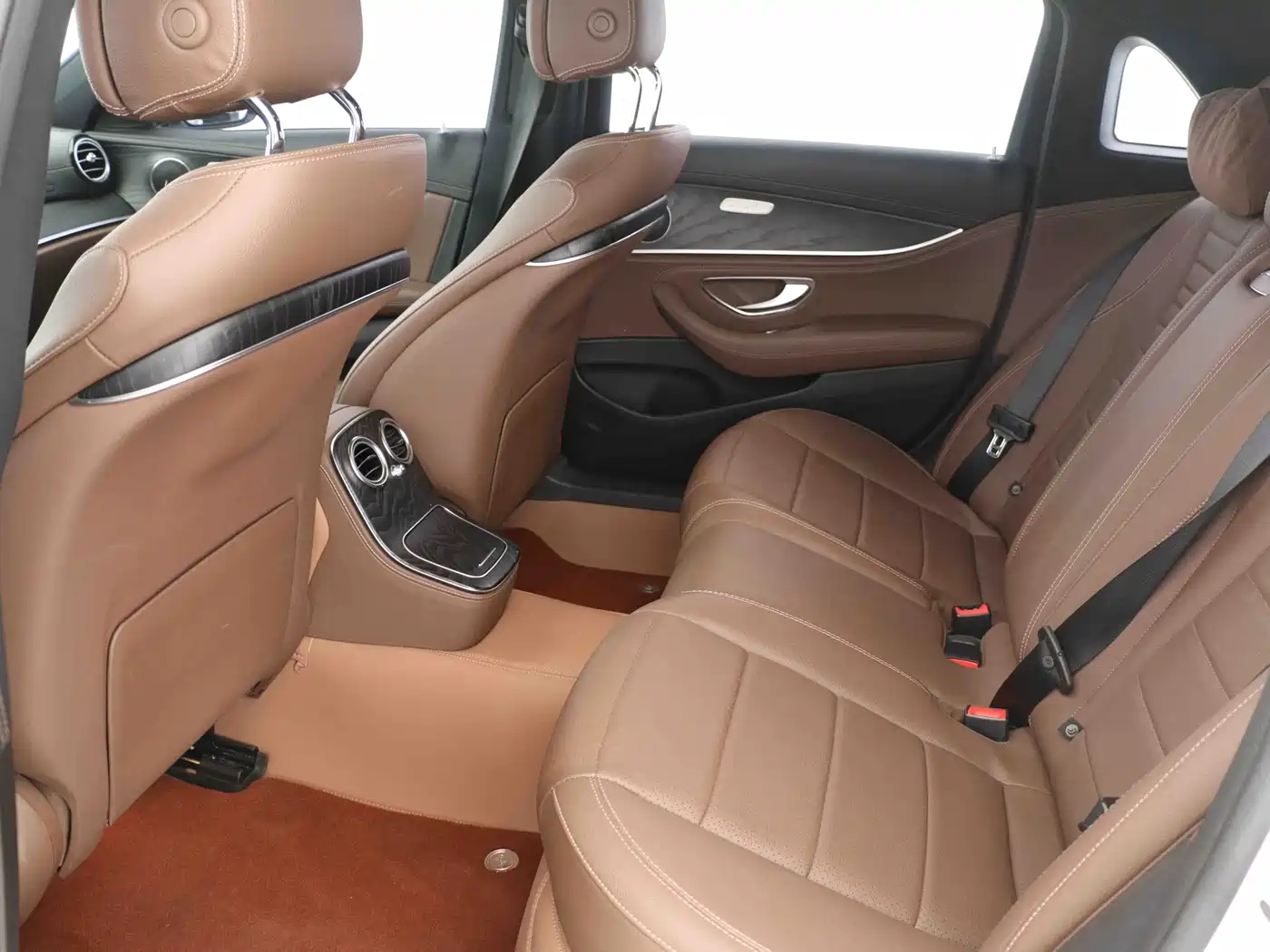 Mercedes-Benz E-Class New Energy 2023 E 350 e L Plug-in Hybrid Sport Sedan фото 10
