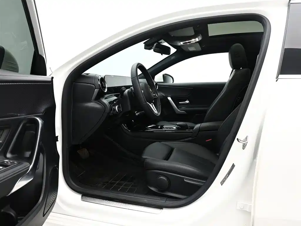Mercedes-Benz A-Class 2021 A 200 L Sport Sedan Dynamic Type фото 10