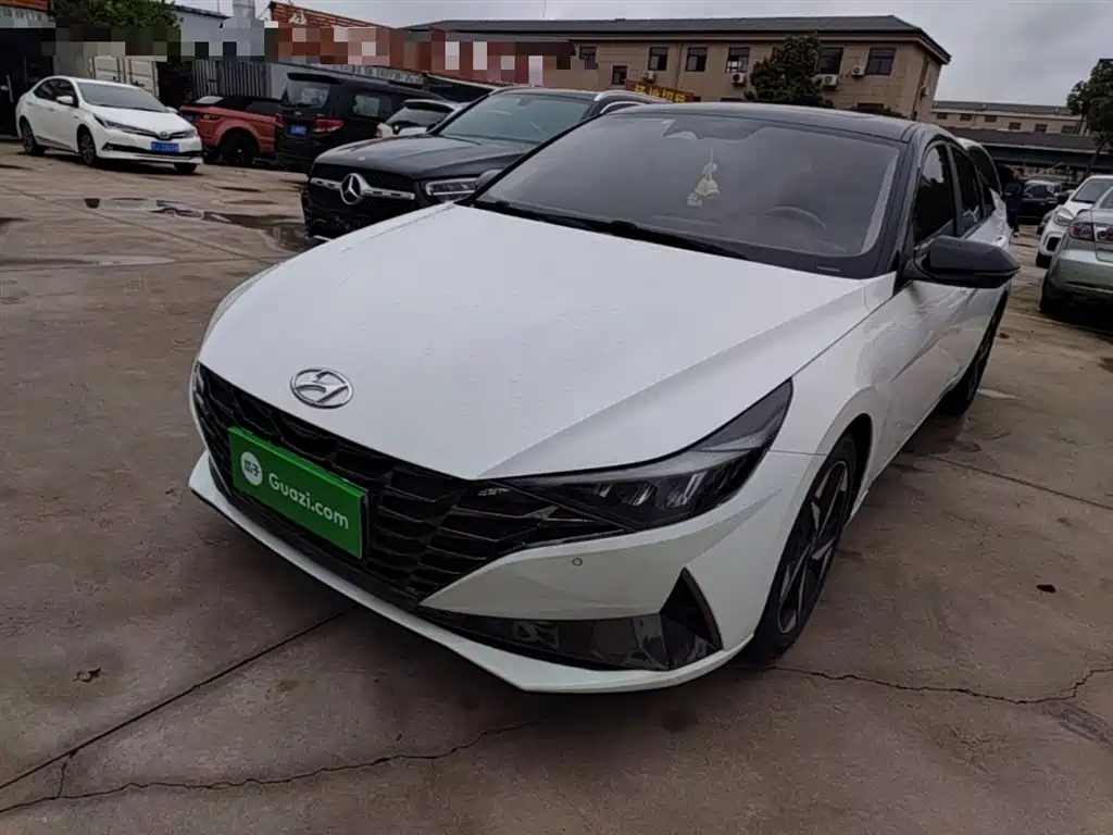 Hyundai Elantra 2022 1.5L CVT LUX Premium Edition