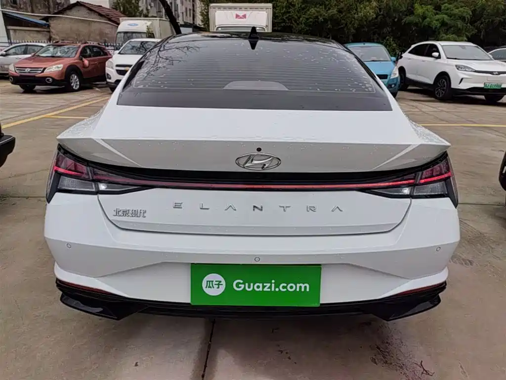 Hyundai Elantra 2022 1.5L CVT LUX Premium Edition фото 6