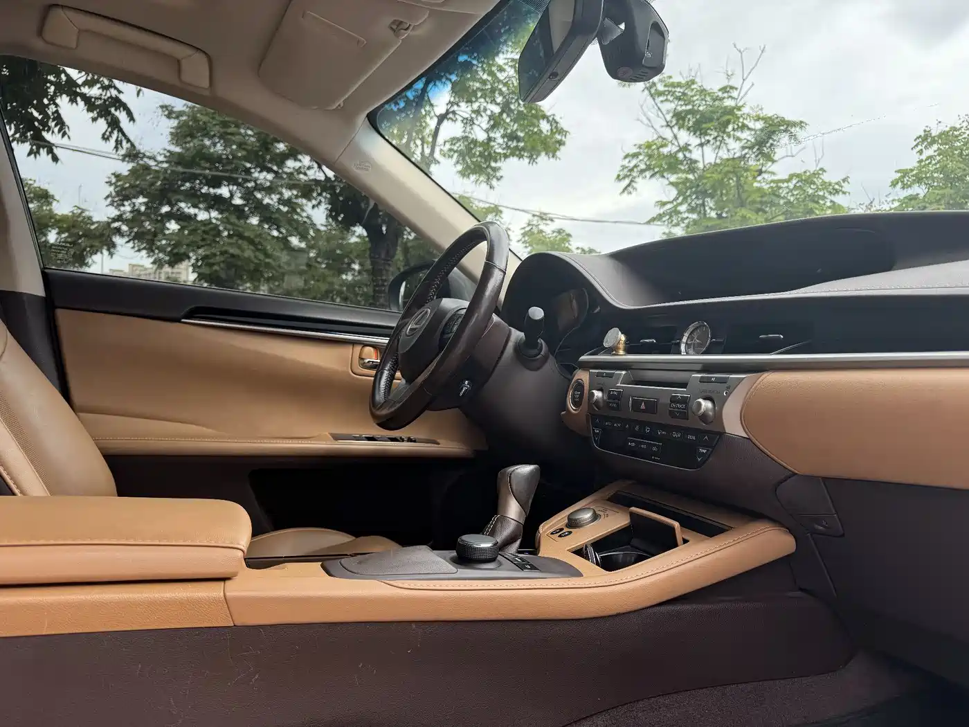 Lexus ES 2015 200 Elite Edition фото 9