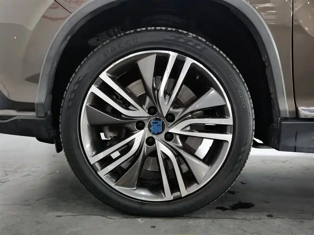 BYD Tang New Energy 2017 2.0T Tang 100 фото 17