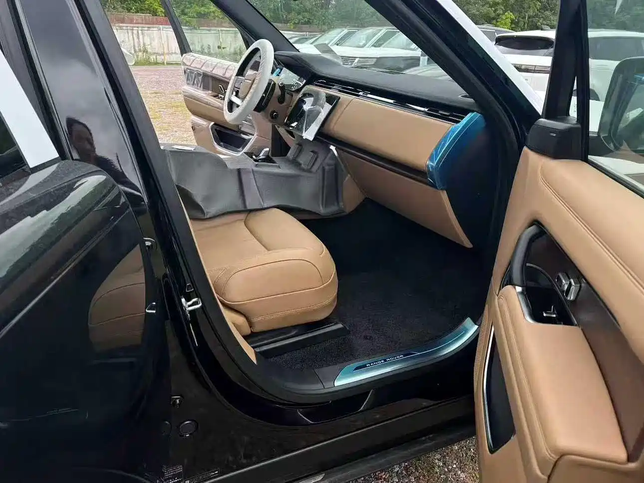 Land Rover Range Rover 2026 Model 3.0 L6 400PS SE Long Wheelbase Version фото 2