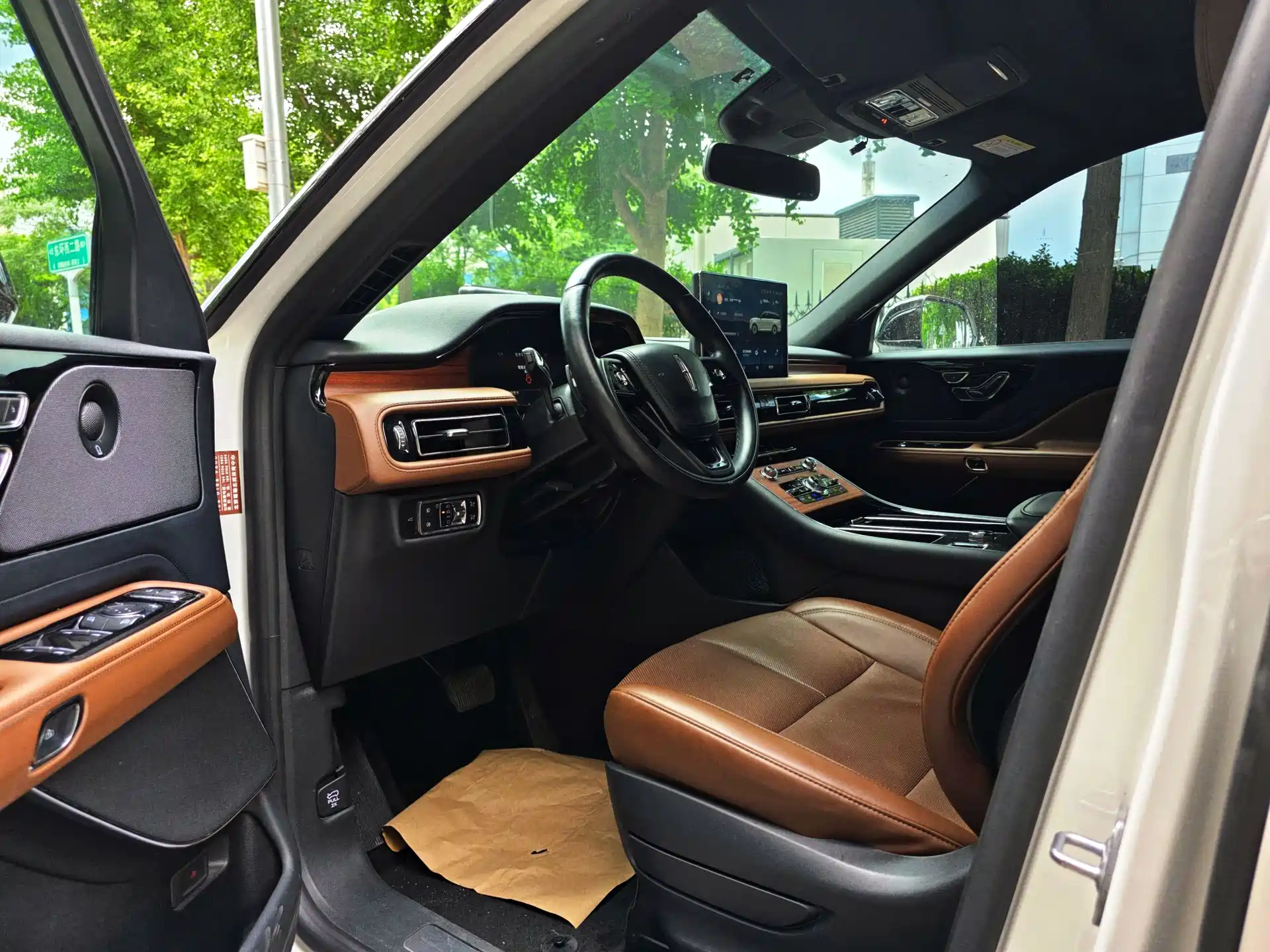 Фото 17 - Lincoln Aviator