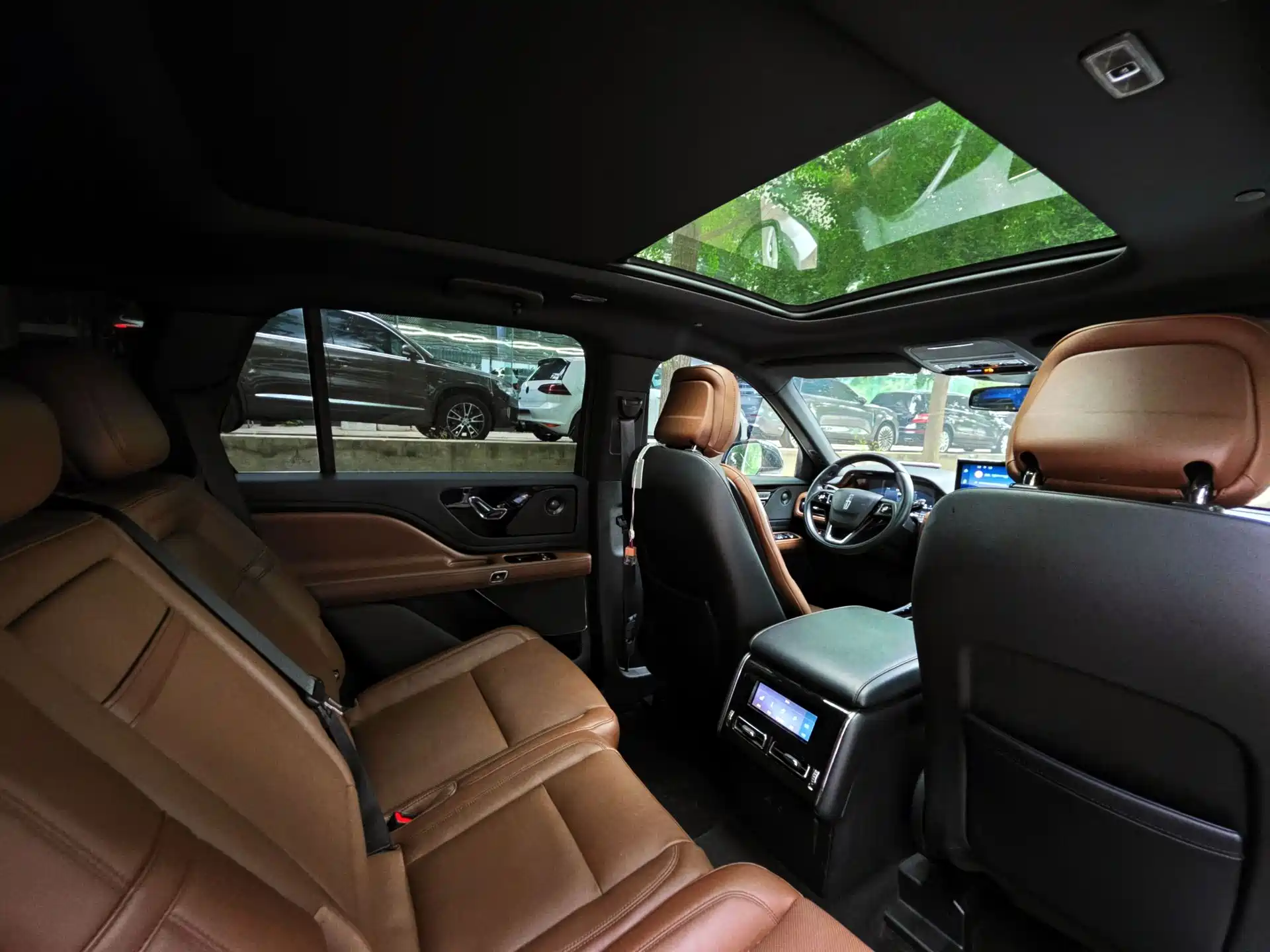 Фото 25 - Lincoln Aviator