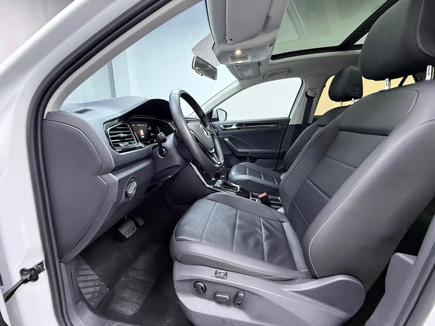 Volkswagen T-ROC 2022 280TSI DSG 2WD Comfort PLUS фото 7