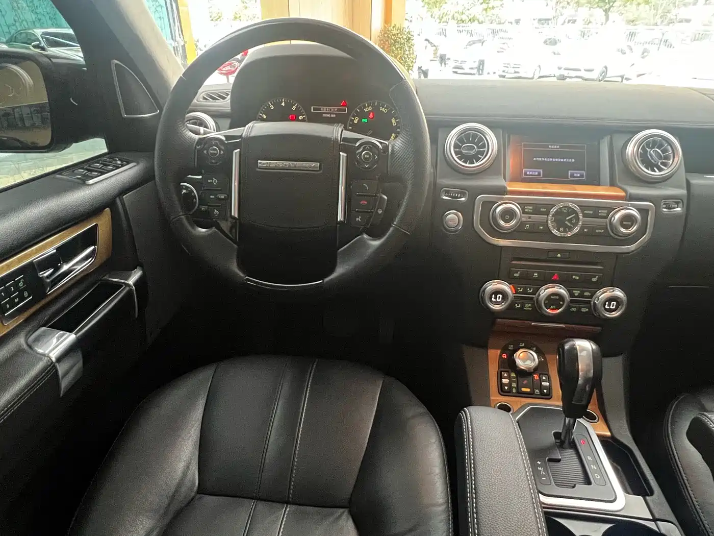 Land Rover Discovery 2012 5.0 V8 HSE фото 29