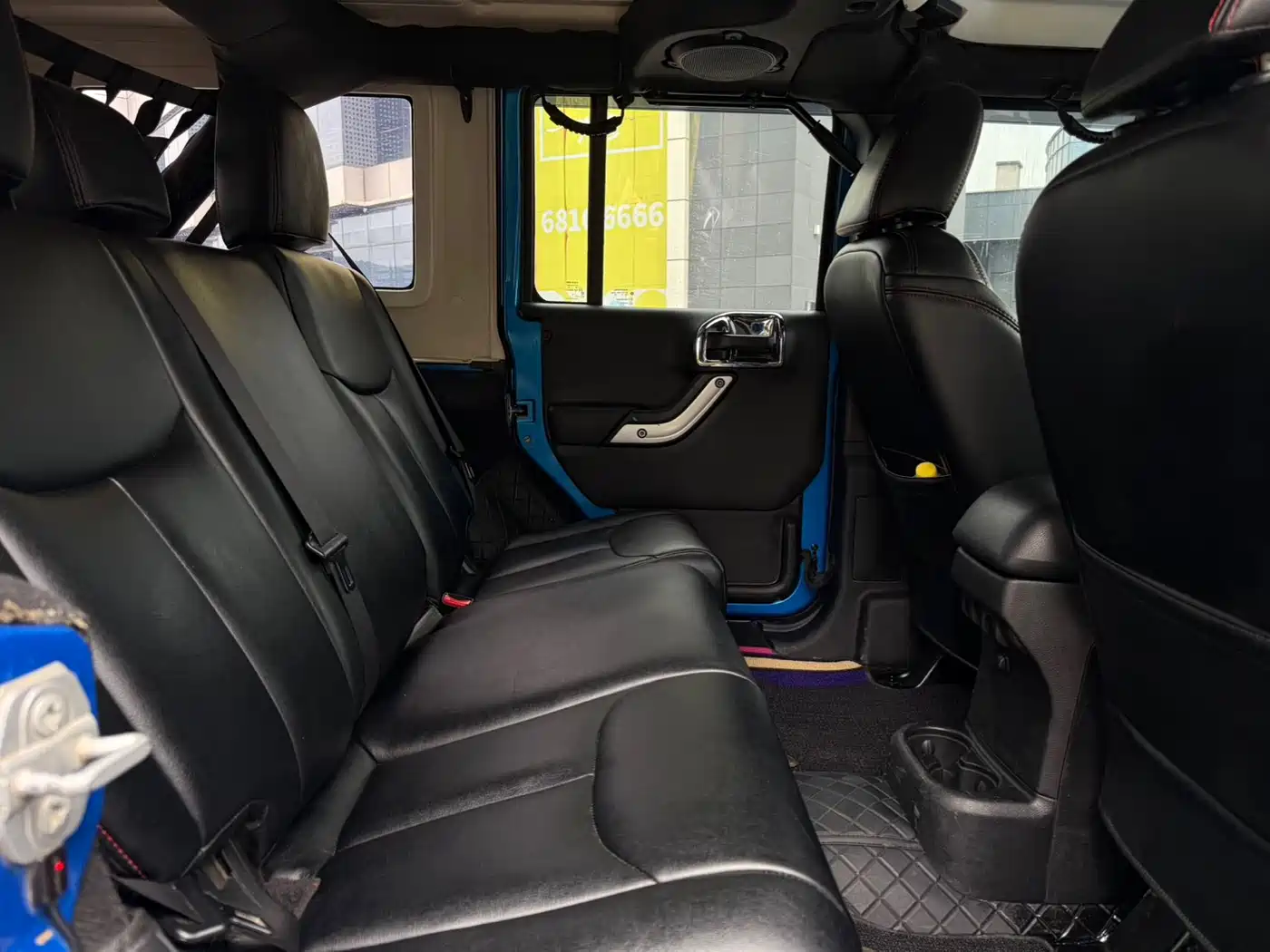 Photo 11 - Jeep Wrangler
