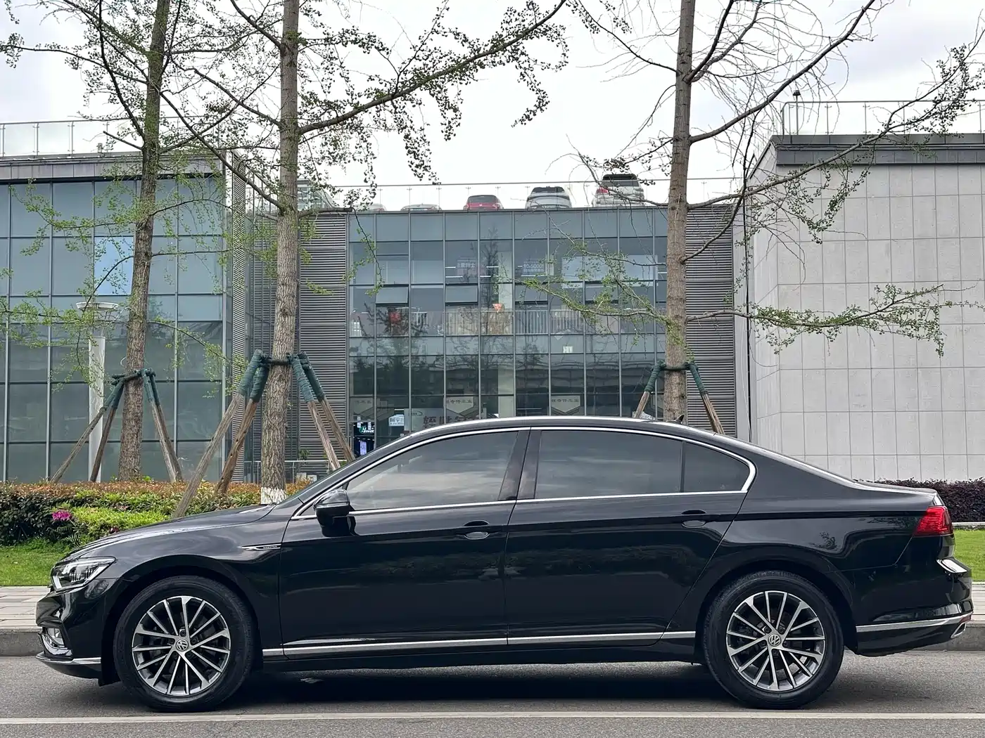 Volkswagen Magotan 2020 330TSI DSG Luxury фото 5