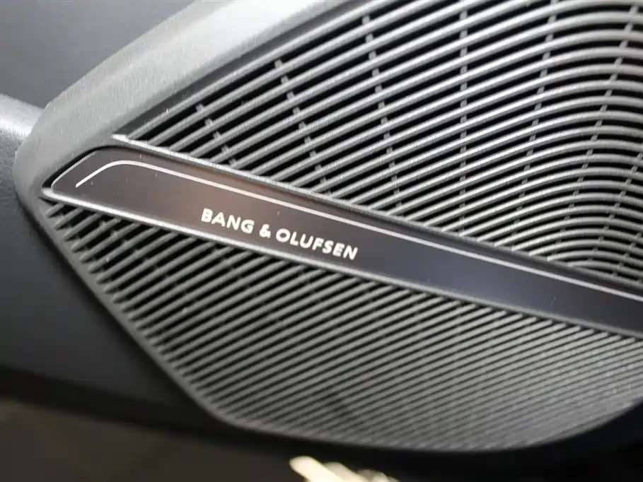 Audi Q5L 2025 Model Year Facelift 45th Anniversary Edition 45 TFSI Luxury Dynamic фото 11