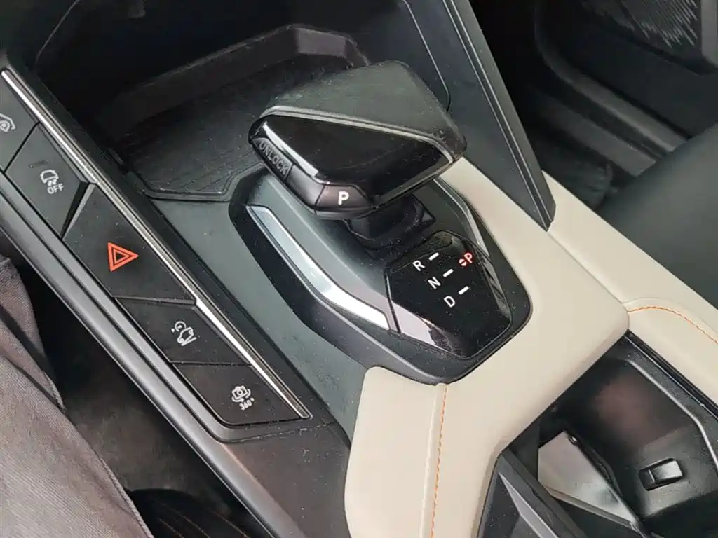 Lynk & Co 06 EM-P 2020 PHEV Plus фото 14