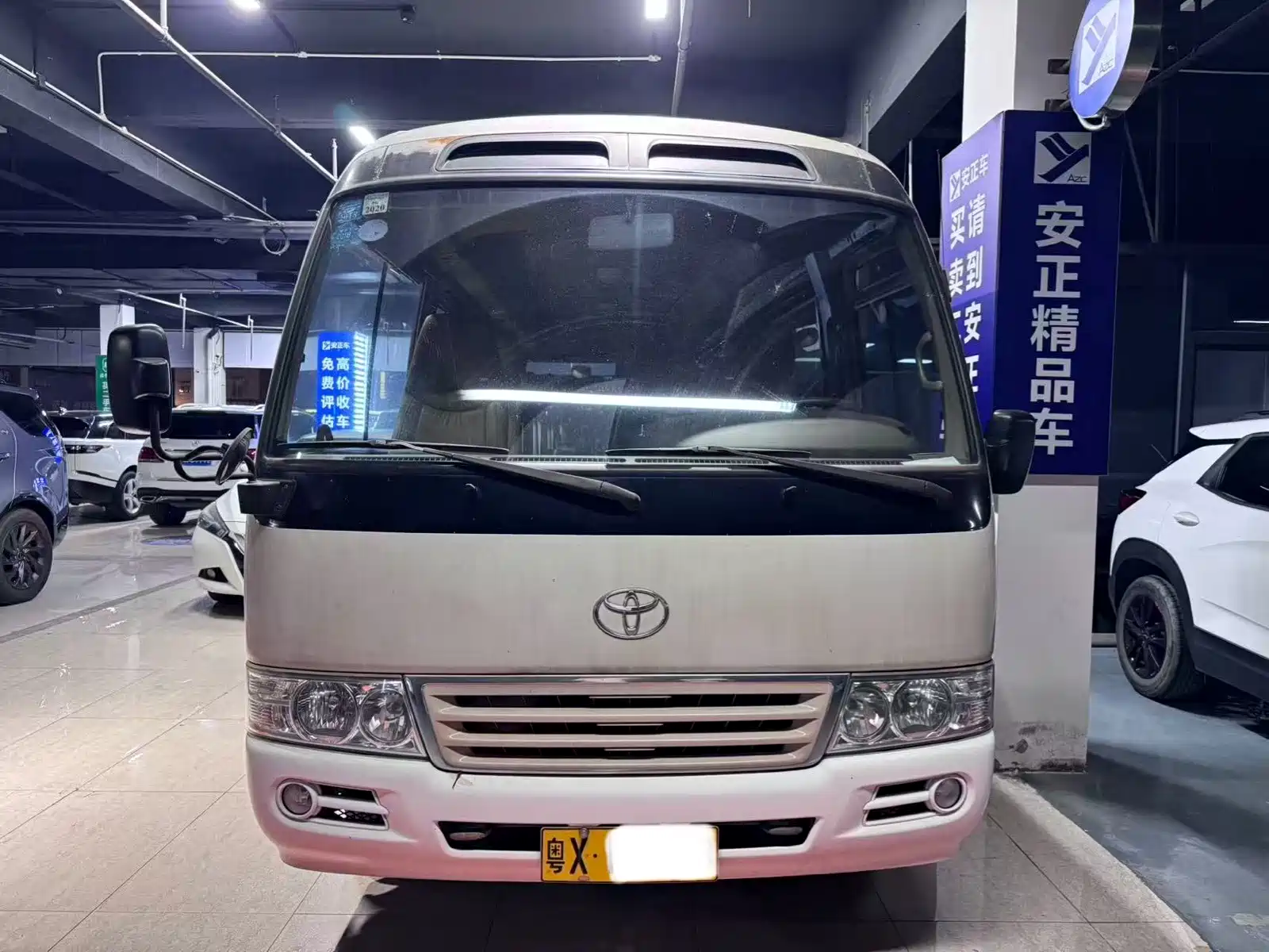 Photo 2 - Toyota Coaster