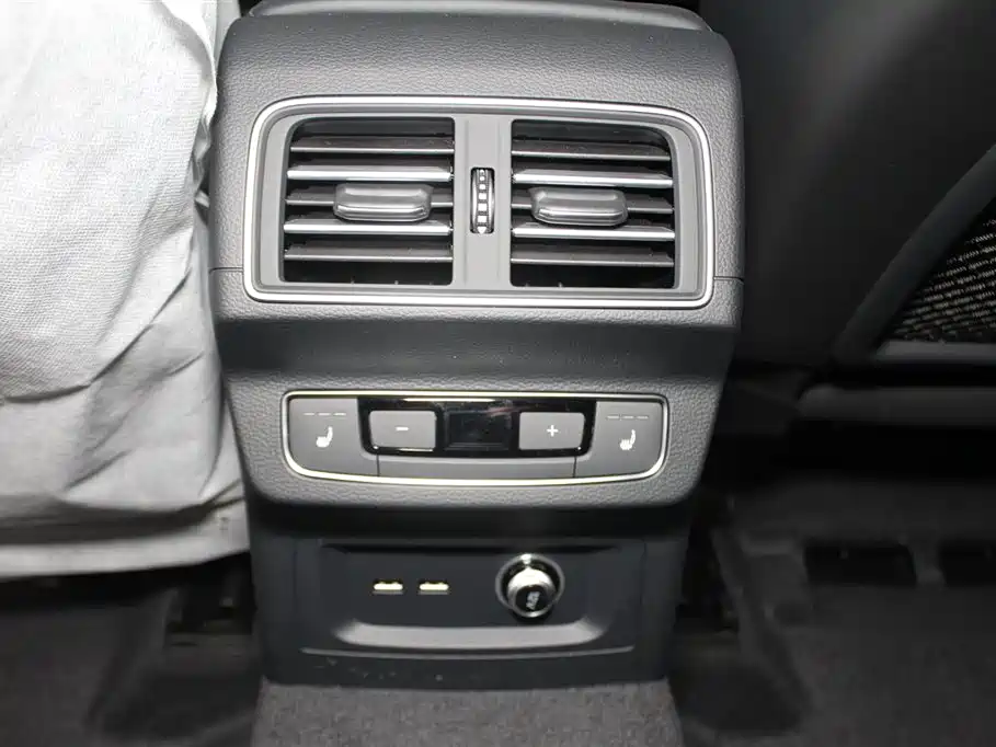 Audi Q5L 2025 Model Year Facelift 45th Anniversary Edition 45 TFSI Luxury Dynamic фото 10