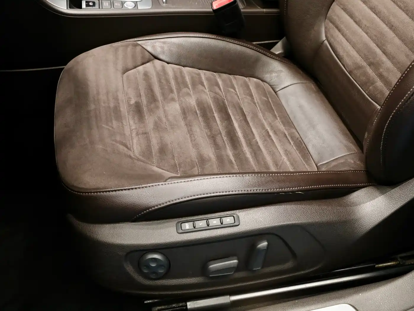 Volkswagen Magotan (Import) 2012 Wagon 2.0TSI Comfort фото 16