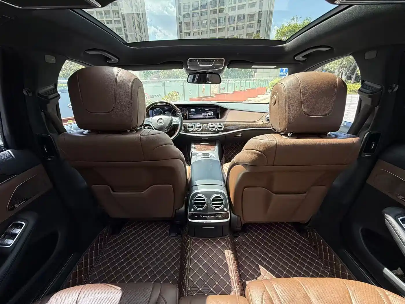 Фото 17 - Mercedes-Benz S-Class