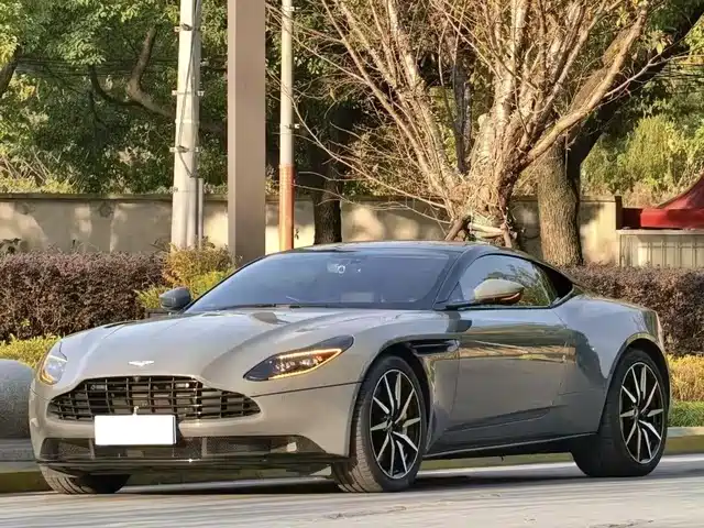 ASTON MARTIN DB11