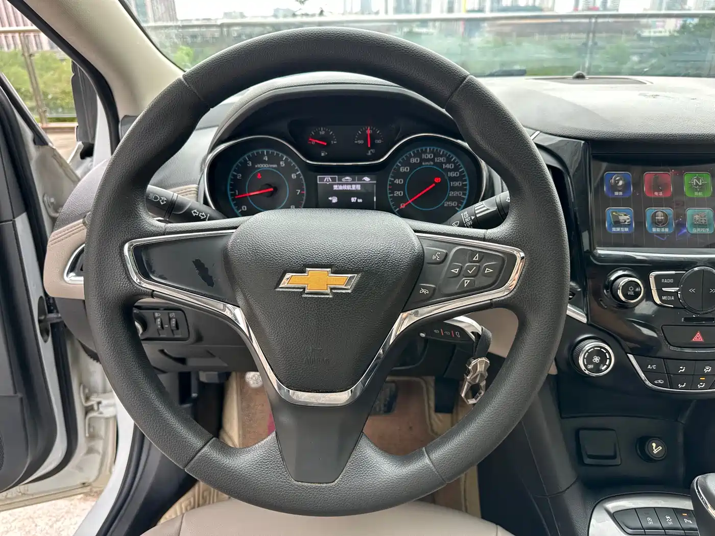 Chevrolet Cruze 2015 1.5L Automatic Luxury Edition фото 15