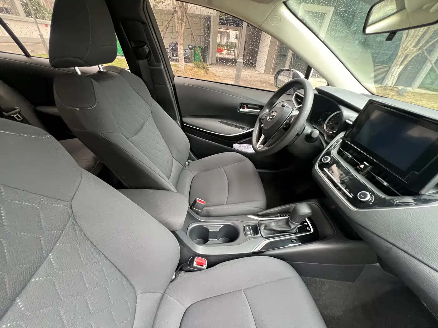 Toyota Corolla 2021 Hybrid 1.8L E-CVT Pioneer Edition фото 9