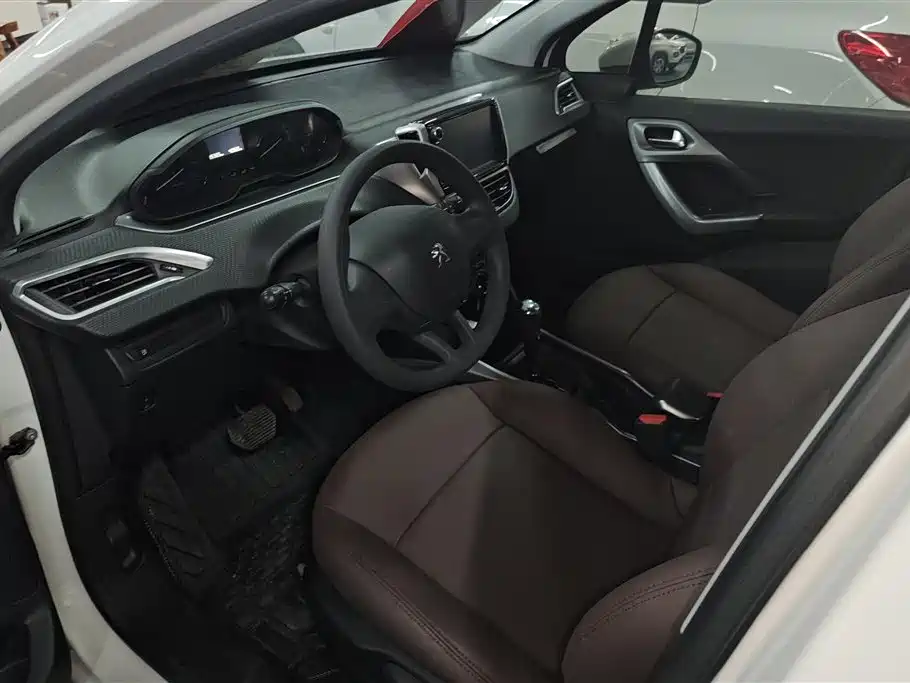 Peugeot 2008 2015 Cool Edition 1.6L Auto Jade фото 12
