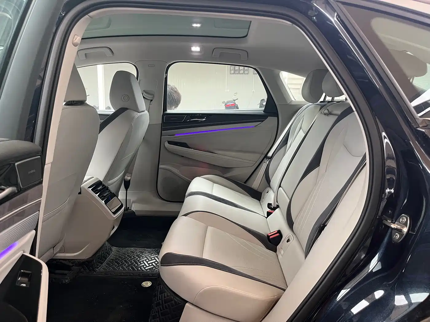 VOLKSWAGEN ID.7 VIZZION