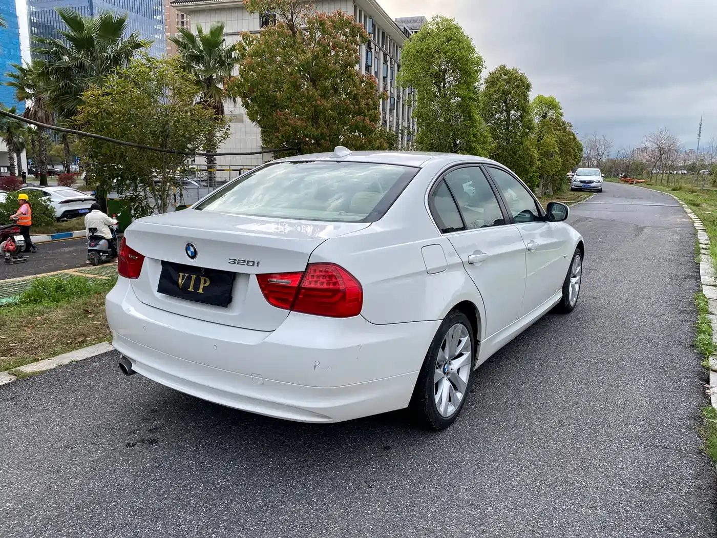 BMW 3 Series 2011 320i Luxury фото 8
