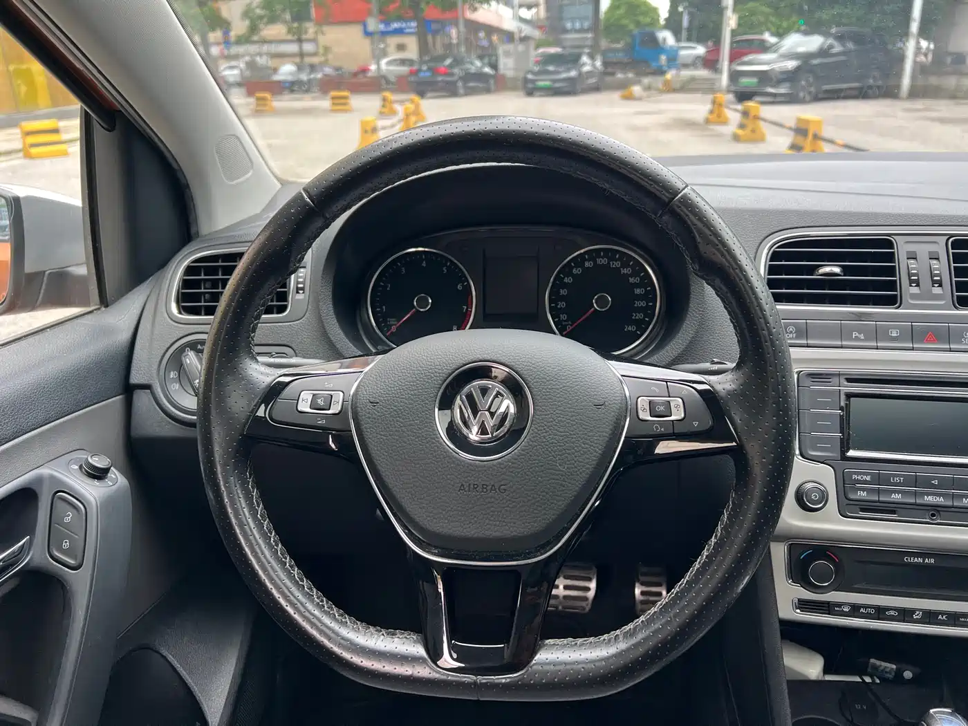 Volkswagen Polo 2018 1.5L Cross Polo Auto фото 6