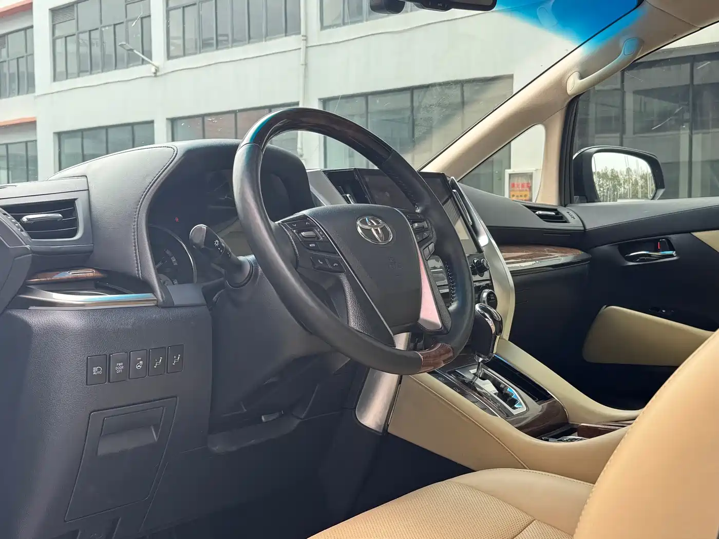 Toyota Alphard 2015 3.5L Premium Edition фото 9