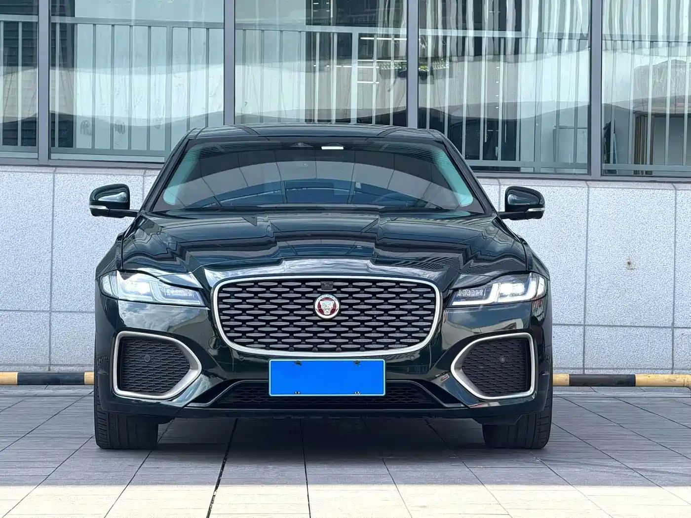 Фото 2 - Jaguar XFL