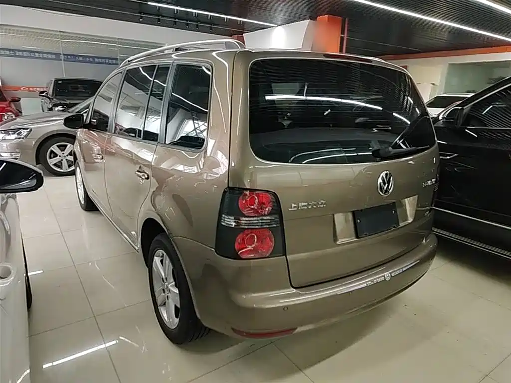 Volkswagen Touran 2015 1.4T DSG Comfort Edition 5-seater фото 5