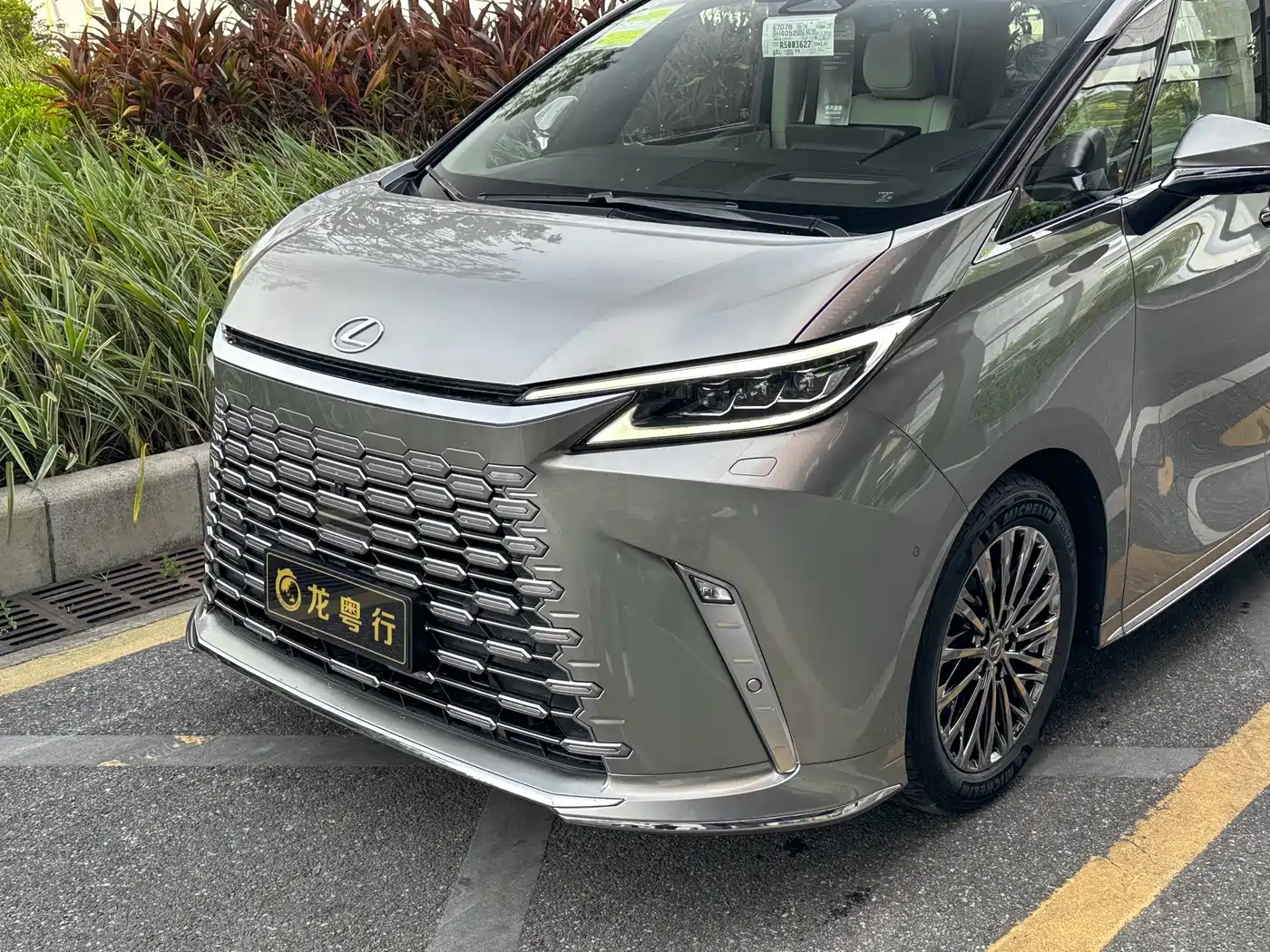 Lexus LM 2025 Model 500h Six-Seater Prestige Edition фото 2