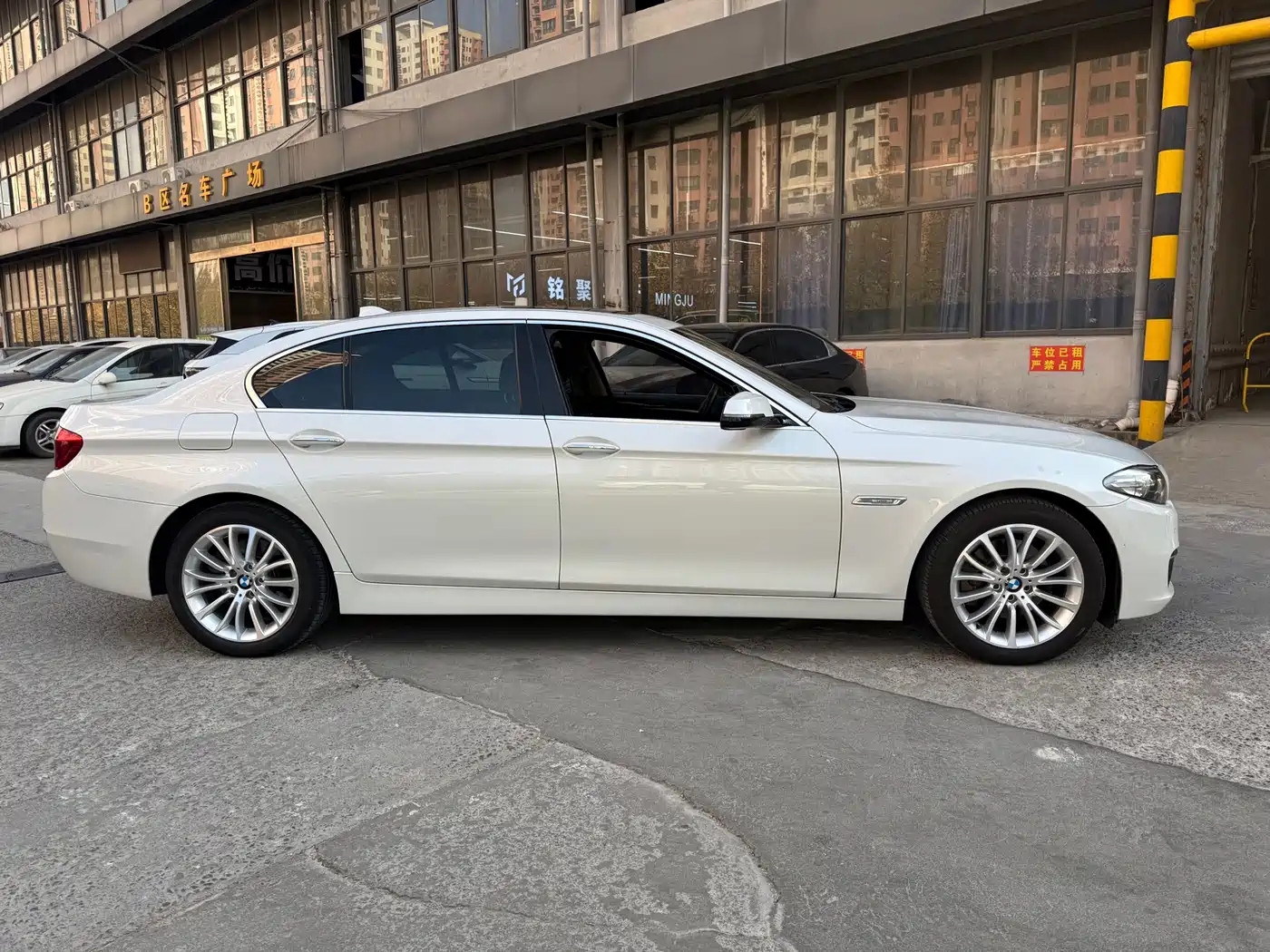 BMW 5 Series 2017 525Li Luxury Design Package фото 4