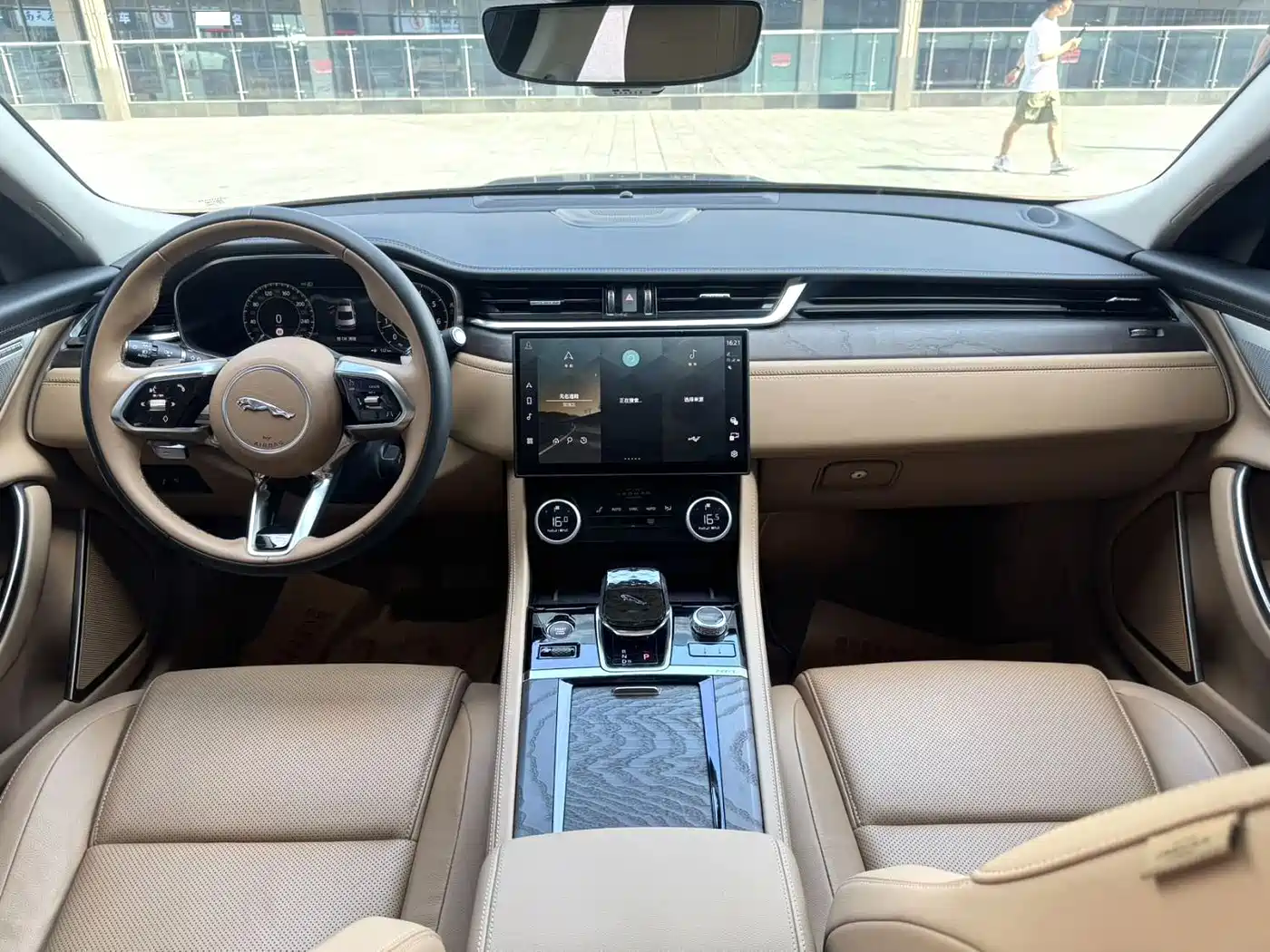 Фото 3 - Jaguar XFL