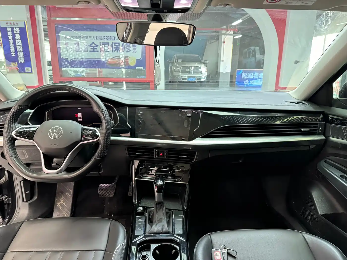 Volkswagen Passat 2023 330TSI Starlight Elite Edition фото 6